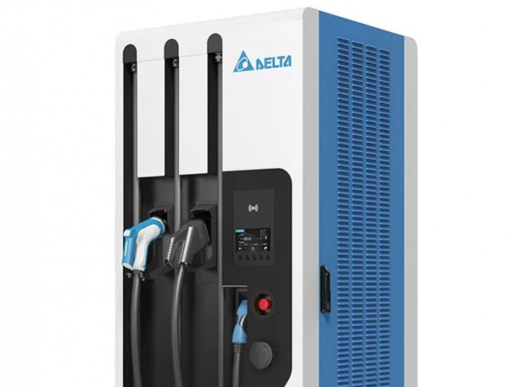 Delta Ultrafast Charger 4 in 1